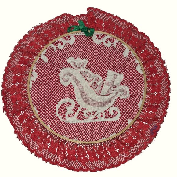 Vintage Red Lace Christmas Sleigh Decor Embroidery Hoop Wall Hanging - Picture 1 of 5